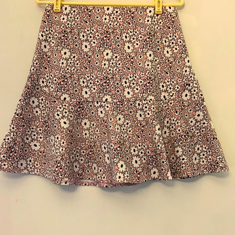 Joe Fresh adorable pink, white, black floral skirt with elastic waistband Size S